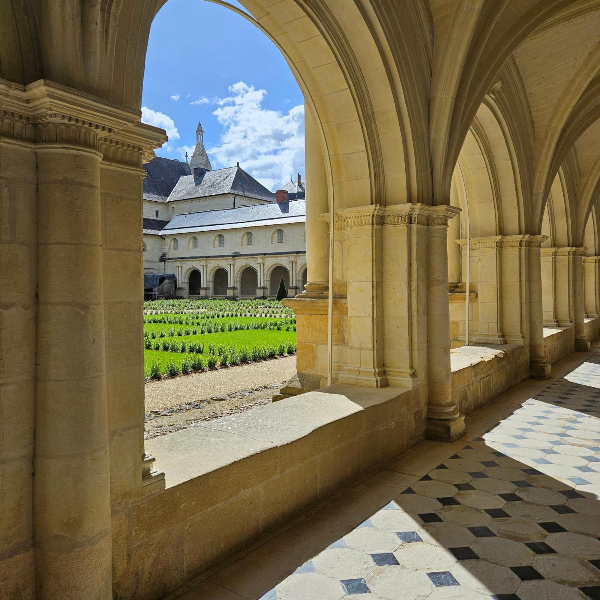 Gite Le Montinho Fontevraud L'Abbaye Εξωτερικό φωτογραφία